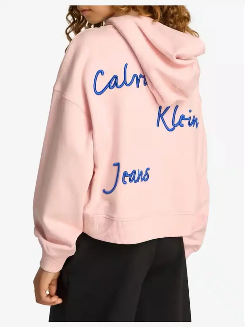 Calvin Klein felpa rosa bambina in cotone con cappuccio logo all over sul retro miniatura 2