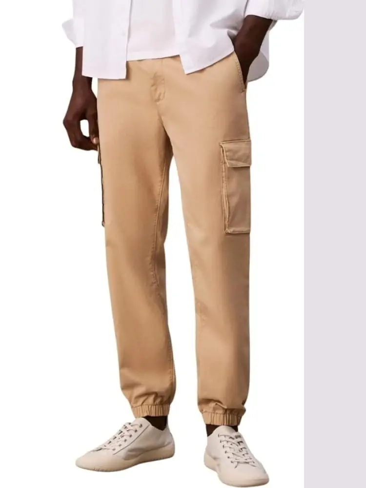 jeans cargo uomo beige con patch logata