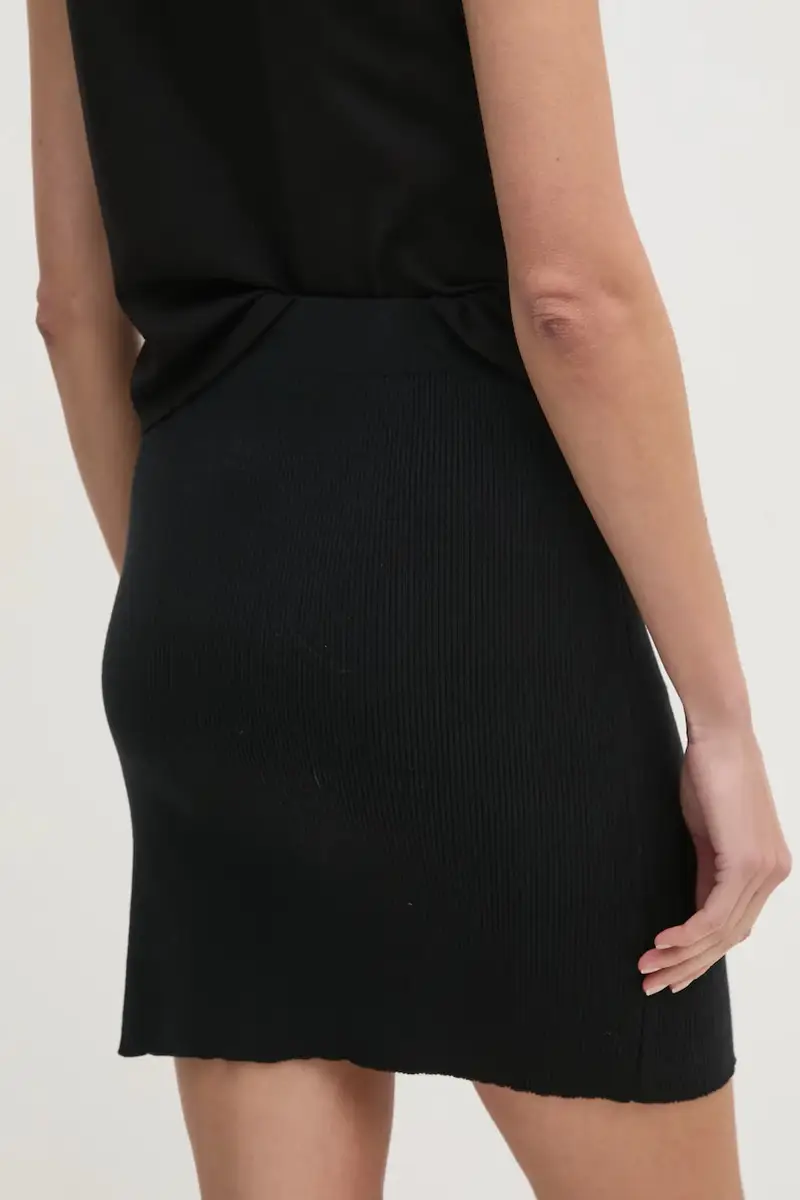 gonna colore nero J20J224865 miniatura 3