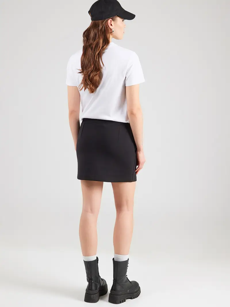 Gonna nero miniatura 3