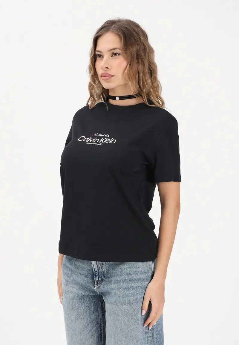 T-shirt a manica corta nera da donna con ricamo logo
