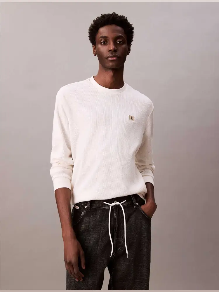 maglia bianca uomo in cotone patch logo sul petto