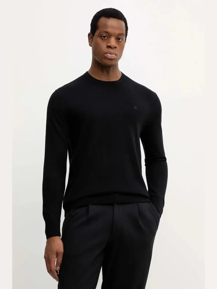 maglia nera uomo in lana merino mini logo sul petto