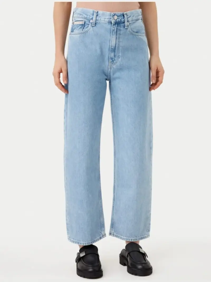 Calvin Klein pantalone in denim chiaro donna loose fit patch logo sul retro