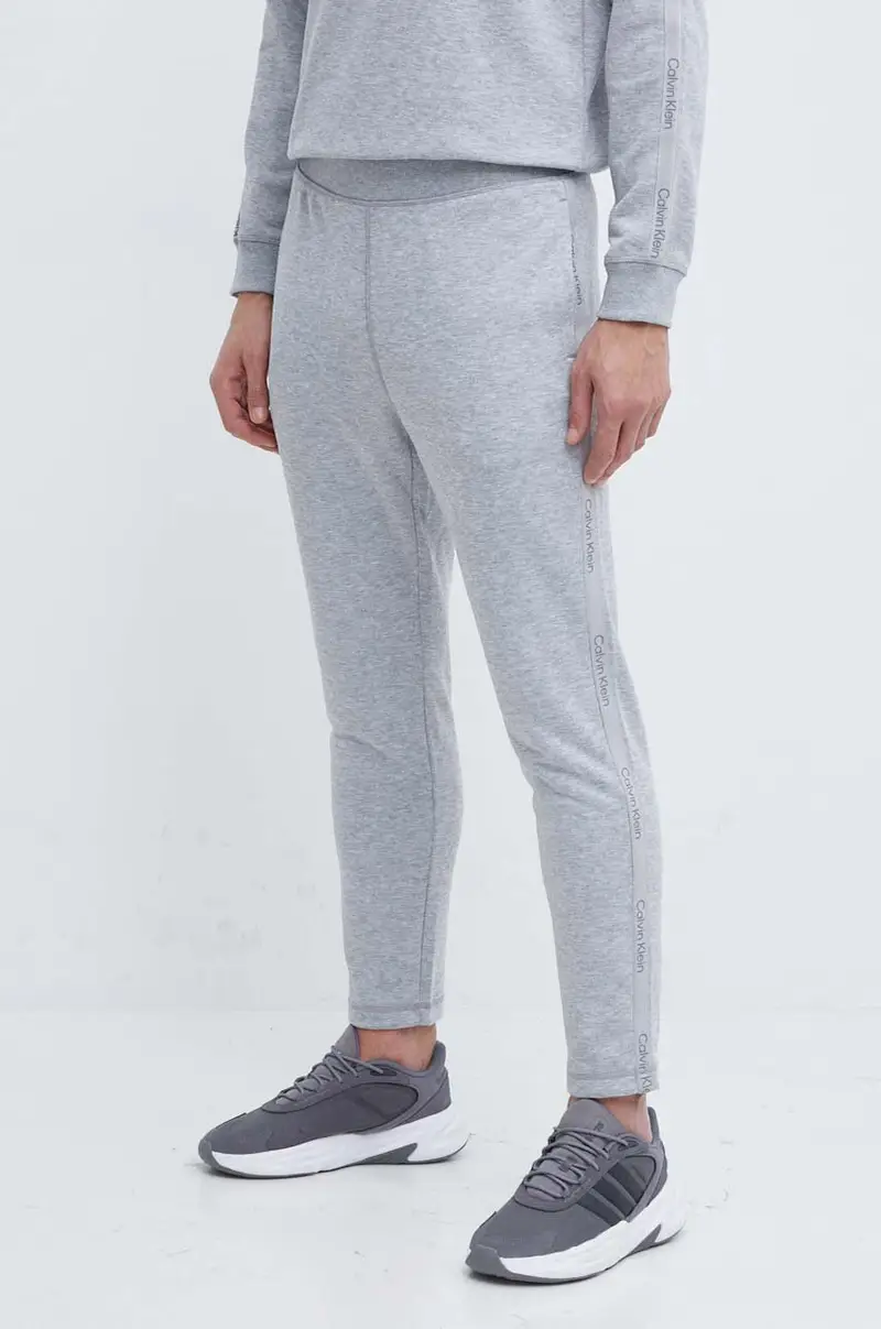 pantaloni da allenamento colore grigio