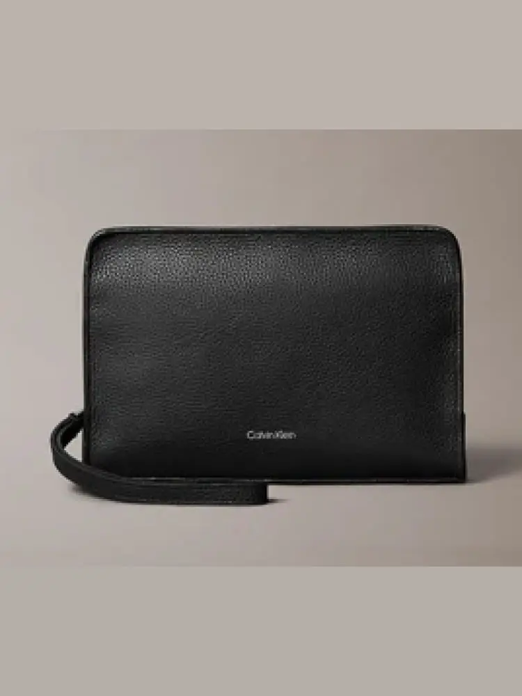 pochette uomo nera con micro logo