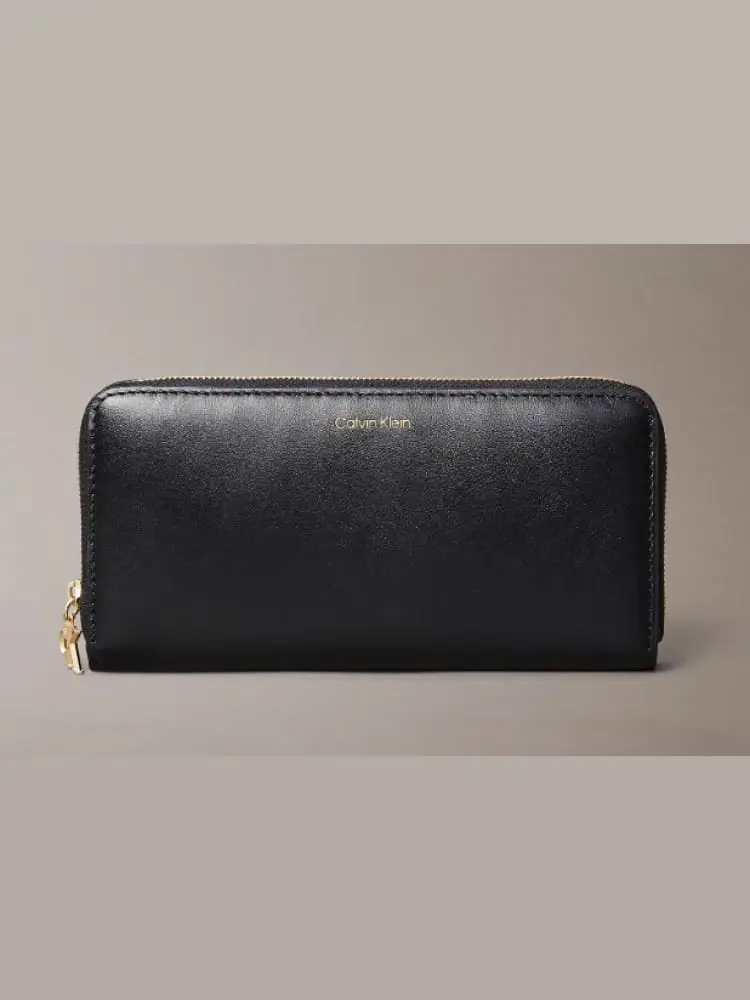 portafoglio nero con zip in pelle grande con logo monogram dorato