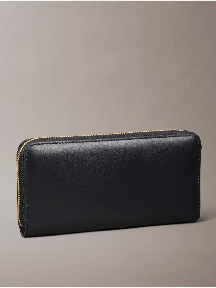 portafoglio nero donna in ecopelle logo oro sul fondo miniatura 2