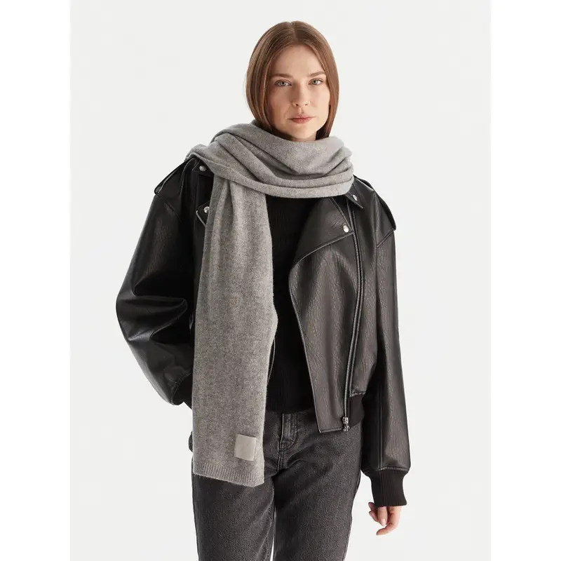 Sciarpa Calvin Klein Emblem LV04D8014G Grigio