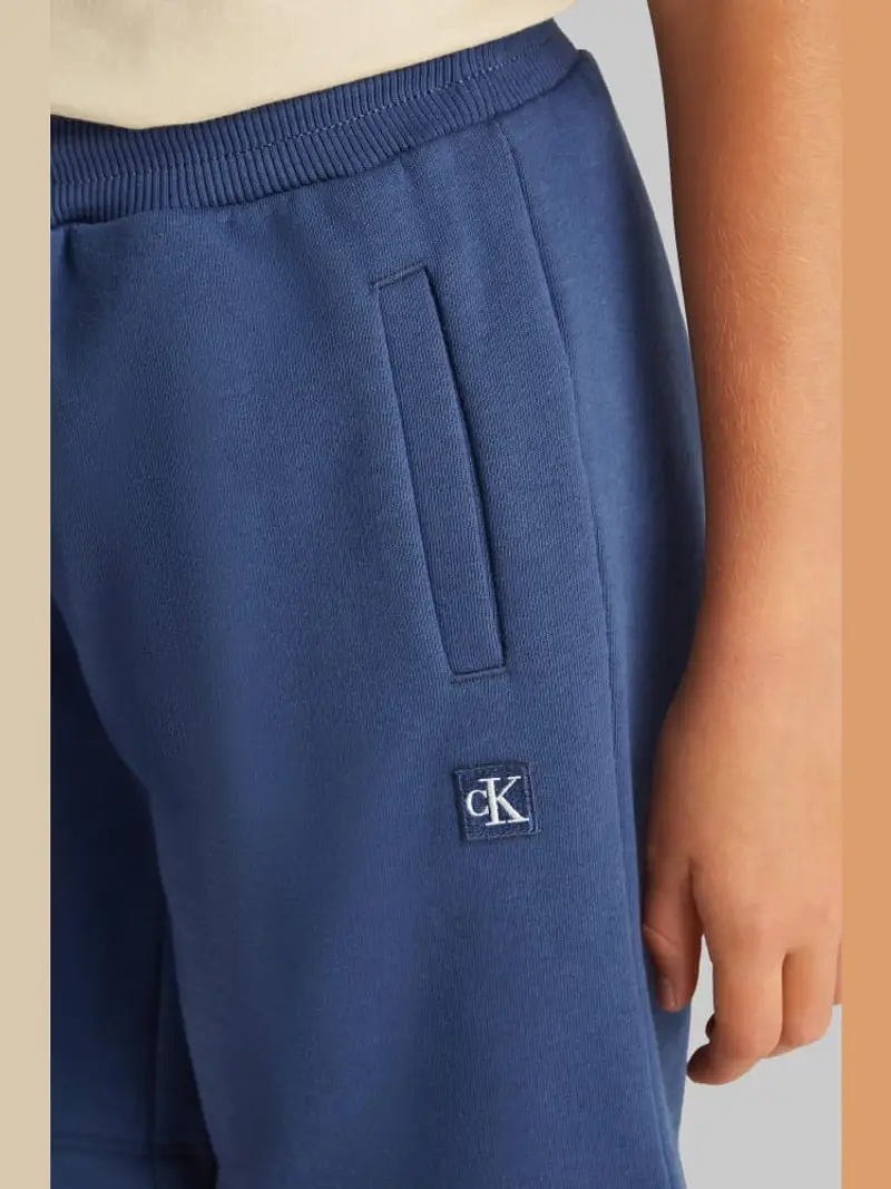 Calvin Klein shorts blu bambino unisex in cotone mini logo sul fondo miniatura 3