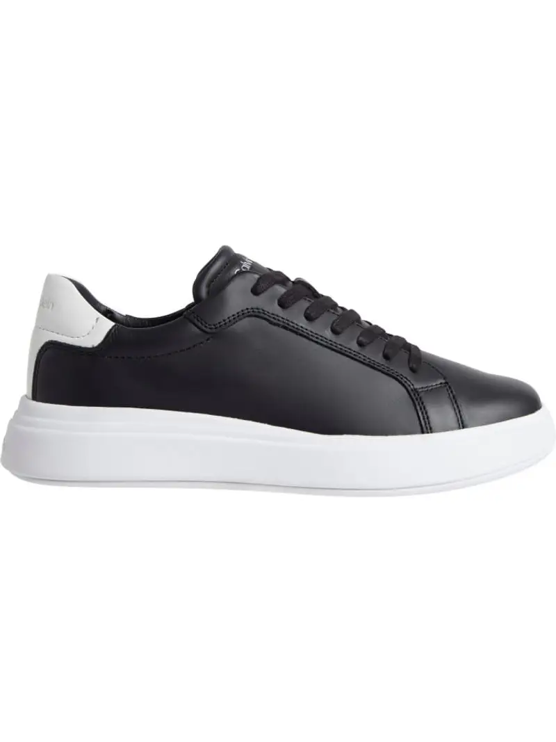 sneakers nera in pelle con suola a contrasto