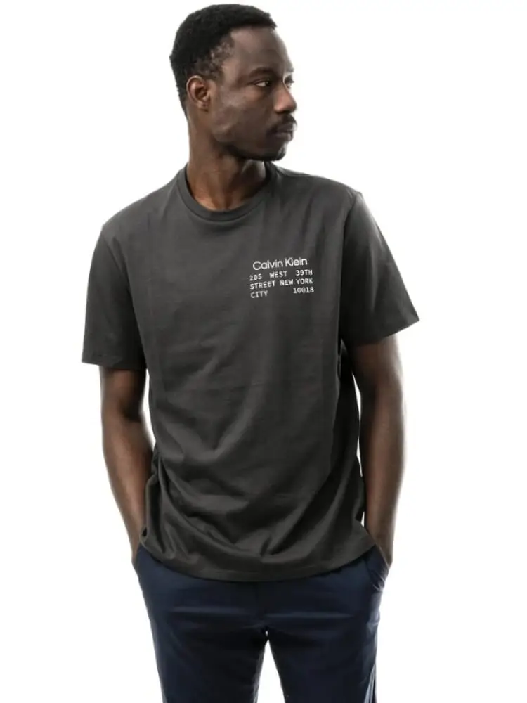 t-shirt uomo a girocollo nera con logo centrale e sul retro