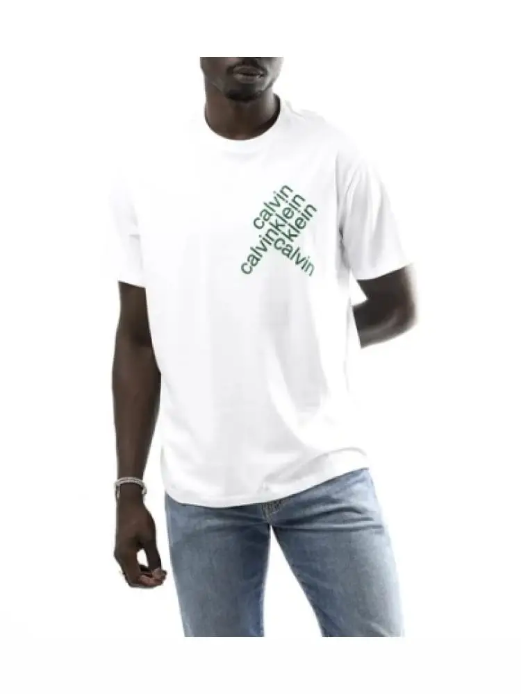 tshirt bianca con logo applicato