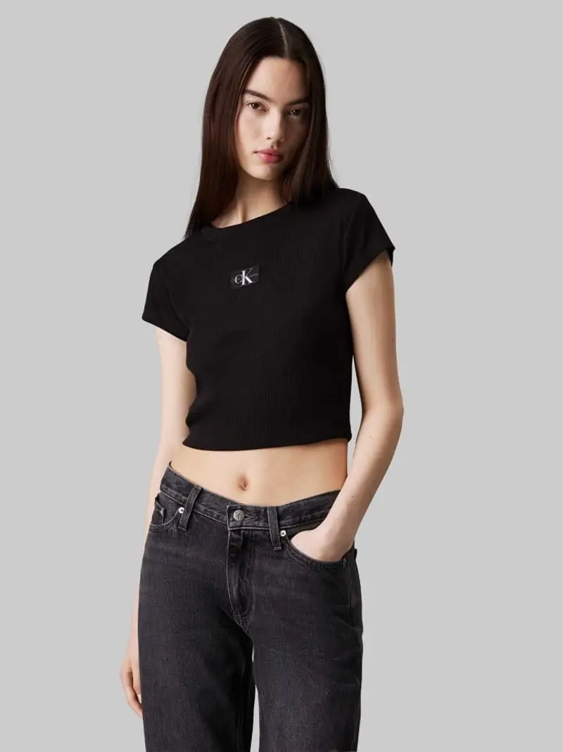 Calvin Klein tshirt nera donna in cotone cropped a costine logo sul davanti miniatura 2