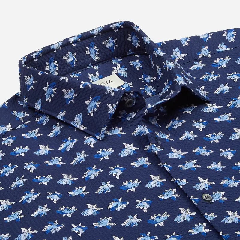 Camicia disegni a fiori blu cotone seersucker, collo stile collo italiano aggiornato a punte corte miniatura 3