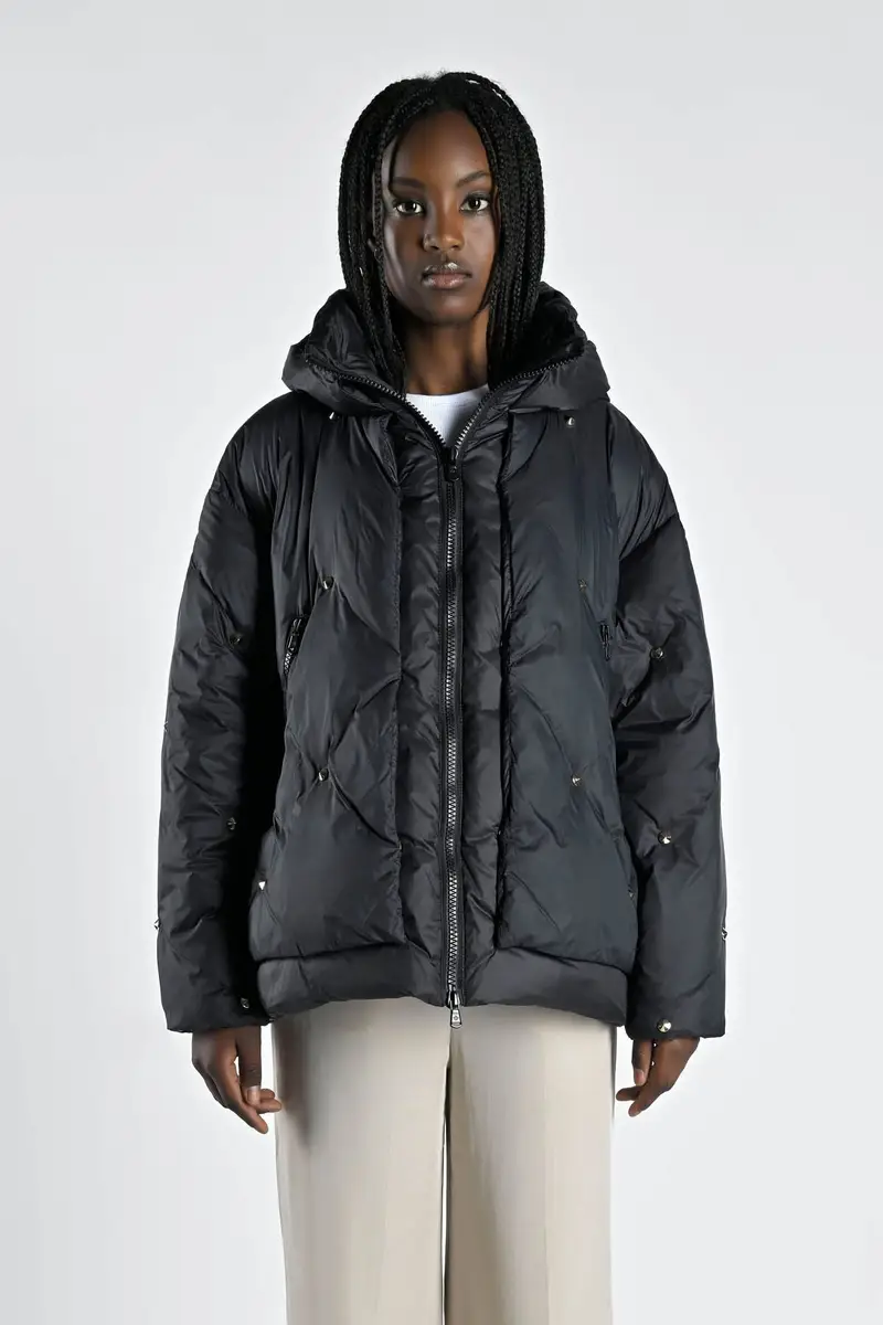 Eugenie short studs BLACK