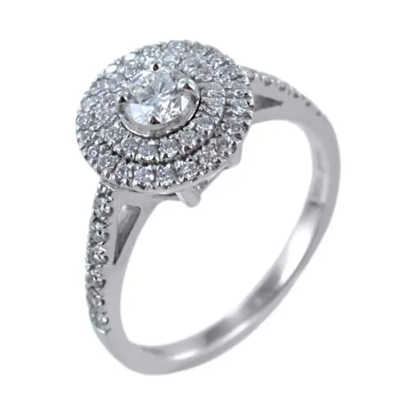 anello con diamante e doppio contorno di diamanti