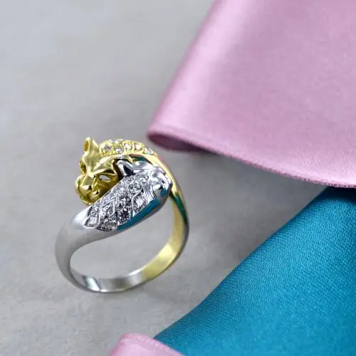 anello contrarie pantera in oro giallo e bianco con diamanti miniatura 3