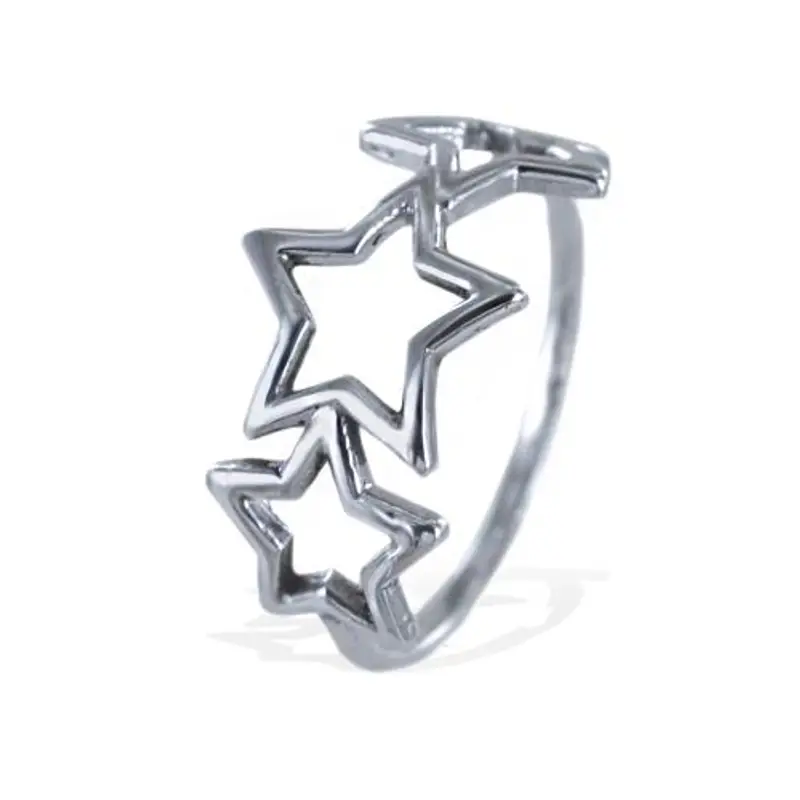 anello in oro bianco con stelle traforate