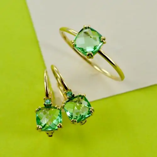 anello in oro con quarzo verde sfaccettato miniatura 3