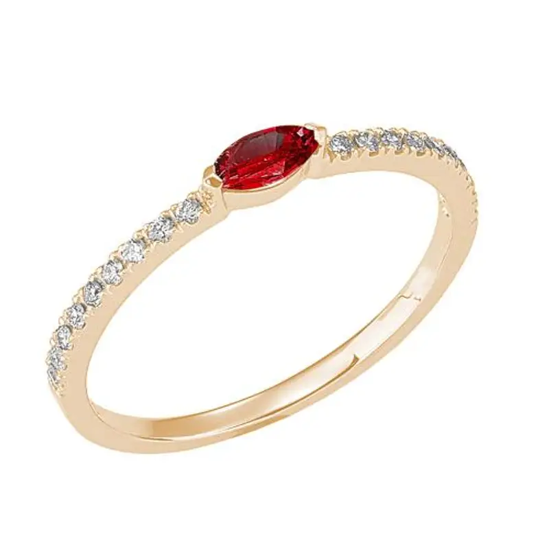 anello in oro rosa con rubino a taglio marquise e diamanti