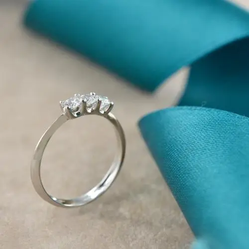 anello trilogy in oro con zirconi miniatura 3