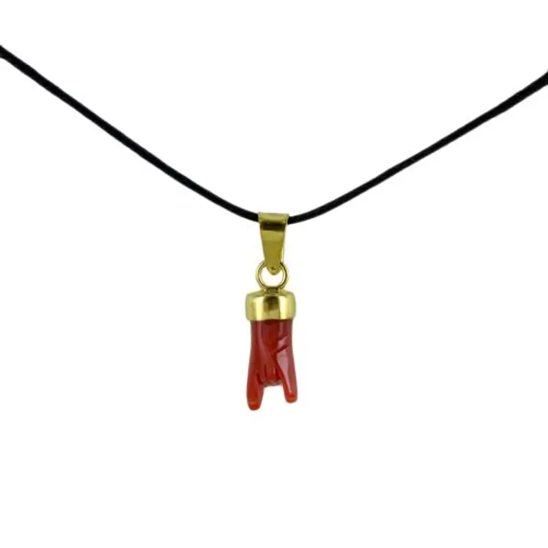 ciondolo mano corna piccola portafortuna in argento giallo e corallo