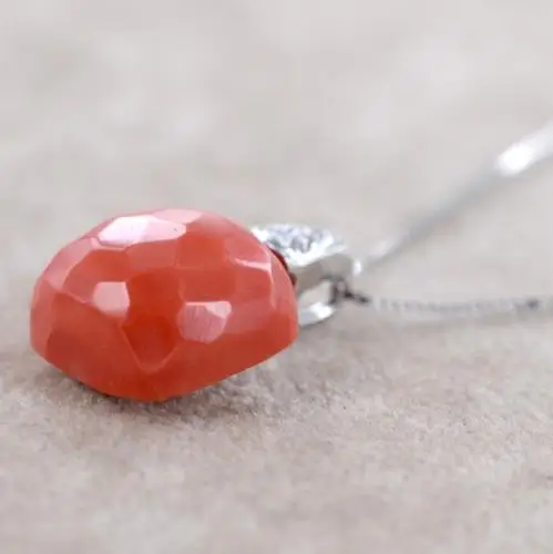 collana con ciondolo in corallo sfaccettato con diamanti miniatura 3