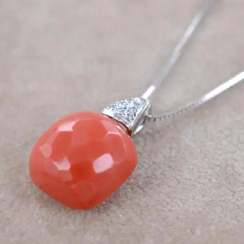 collana con ciondolo in corallo sfaccettato con diamanti miniatura 5