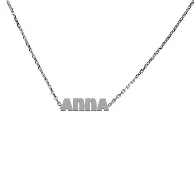 collana personalizzata da ragazza con nome in oro bianco