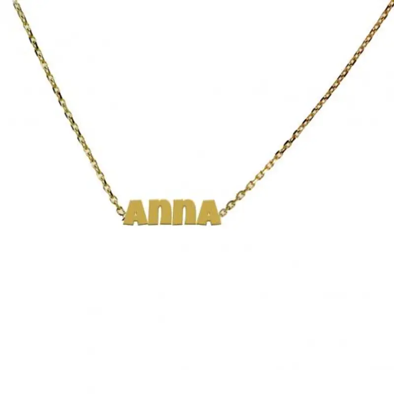 collana personalizzata da ragazza con nome in oro giallo