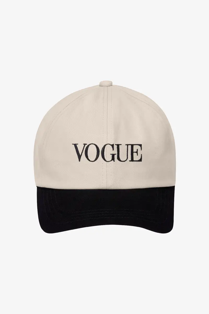 Cappellino Vogue Retro Sports ecru con visiera e logo ricamato nero