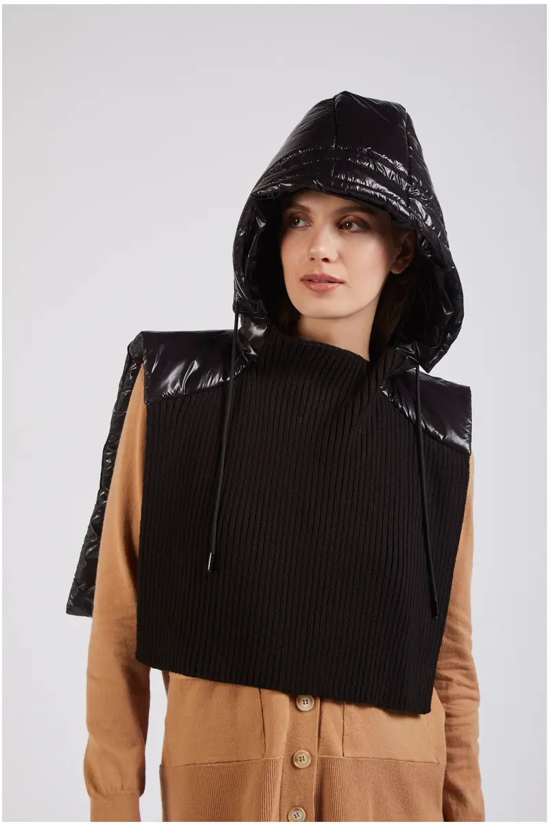 cappuccio con davanti in maglia nero taglia unica