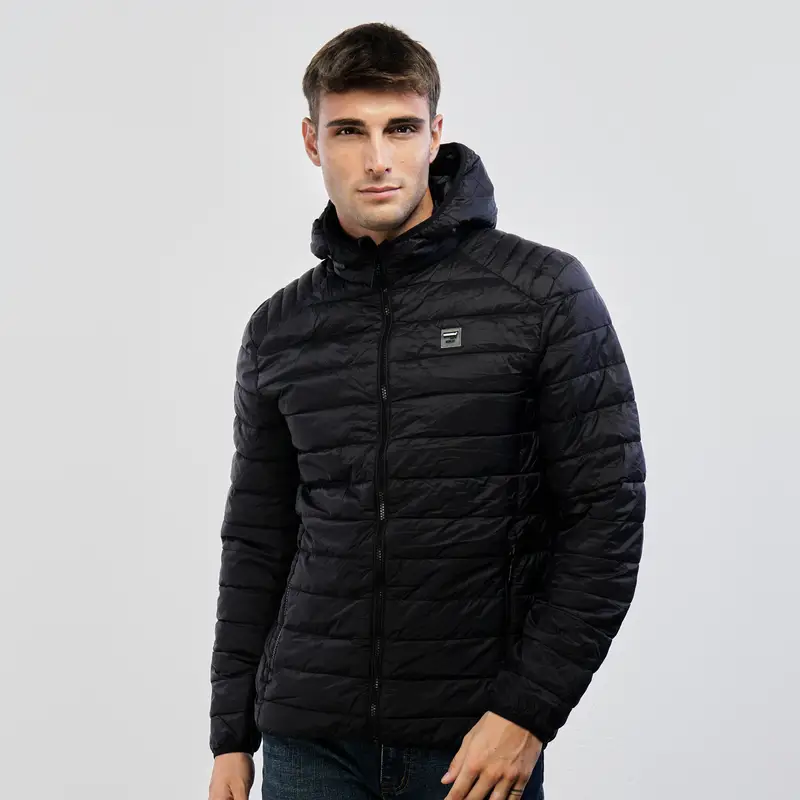 Piumino nero da uomo con tasche e cappuccio