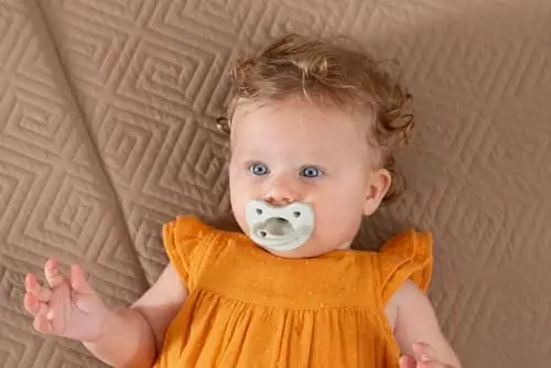 Chicco Set Regalo Nascita Bambino con Babbucce e Gommotto 2-6 Mesi, Scatola con Babbucce Blu, Babbucce Neonato Taglia miniatura 2