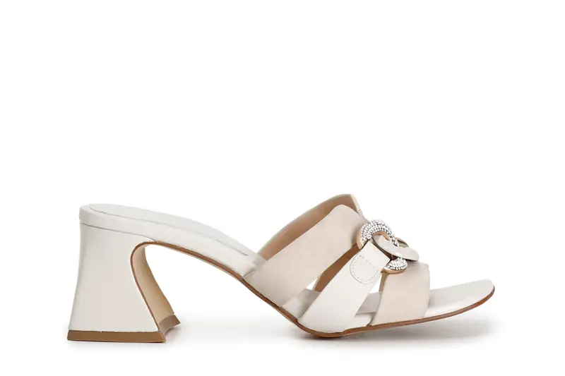 ciabatta in camoscio e nappa con accessorio catena sabbia 37