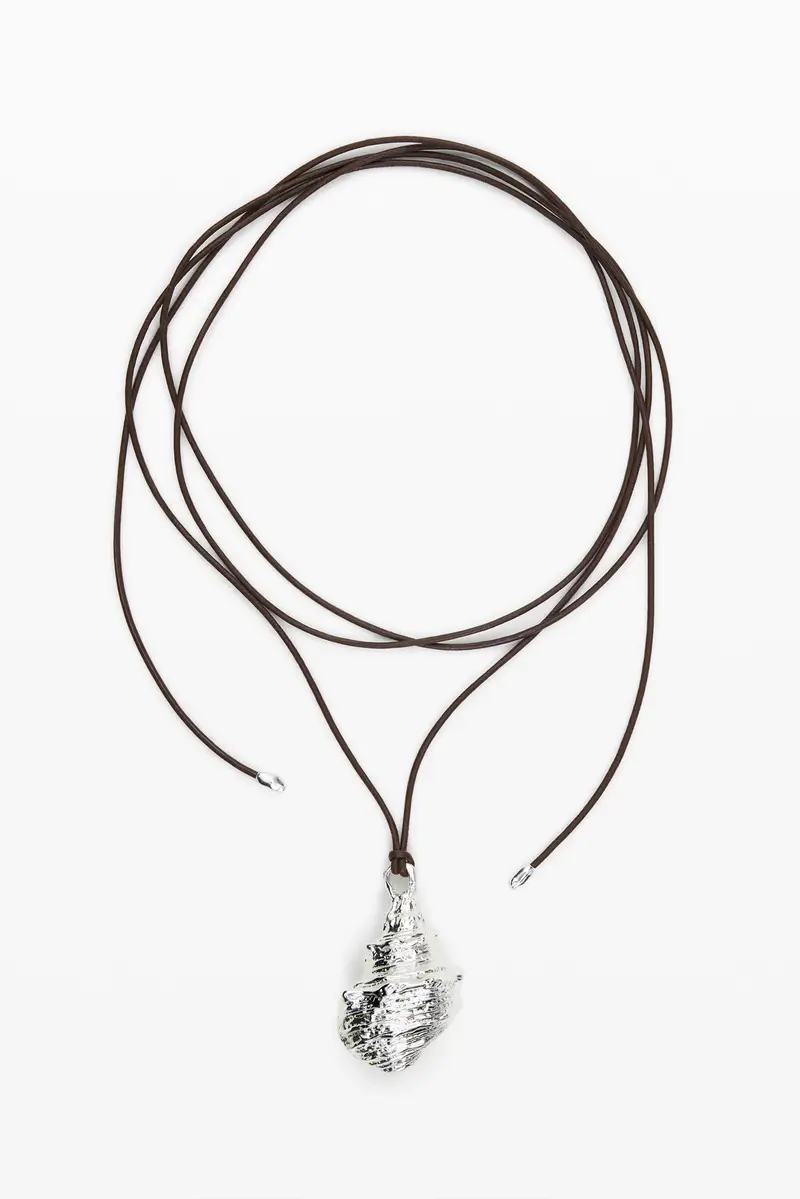 Ciondolo cordoncino con conchiglia bagno argento Zalio