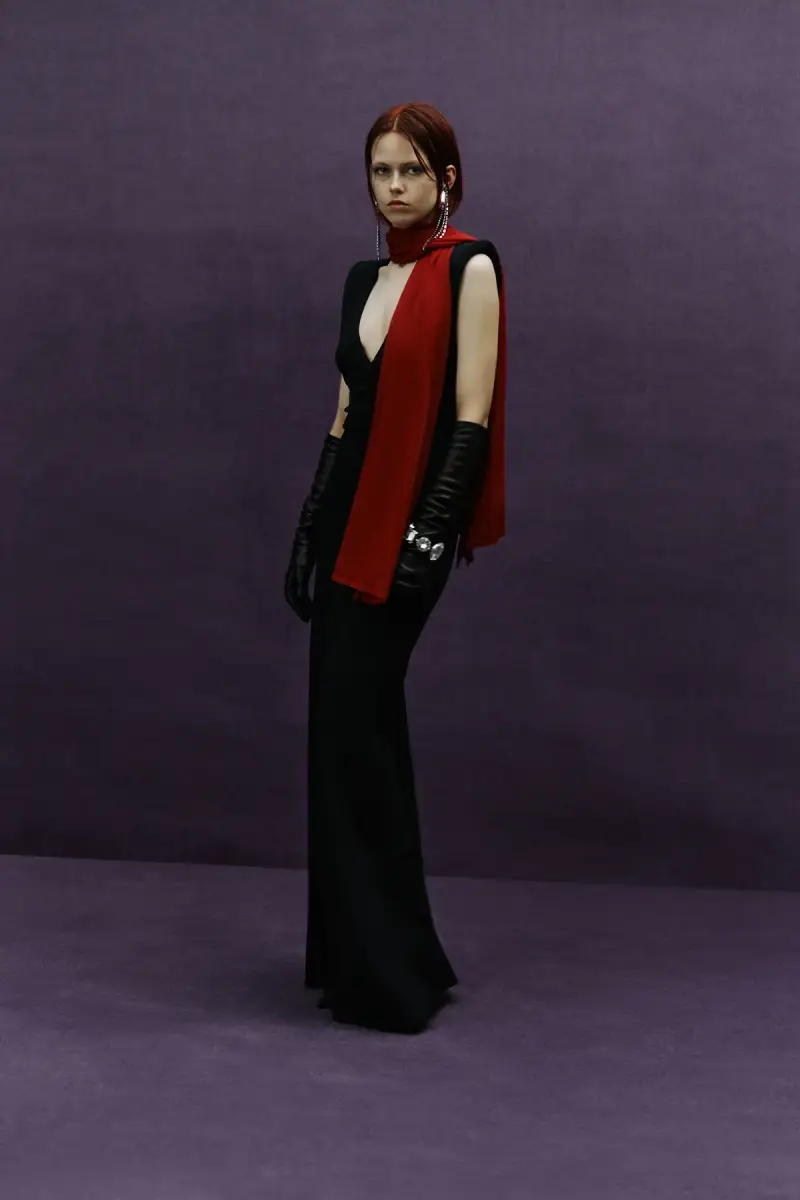 Abito in viscosa nero a sirena con arriccio sul davanti