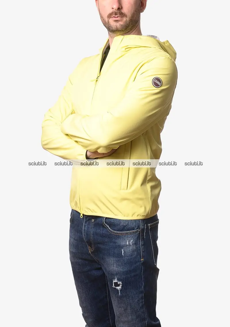 Giubbotto Colmar uomo giallo leggero in softshell con cappuccio