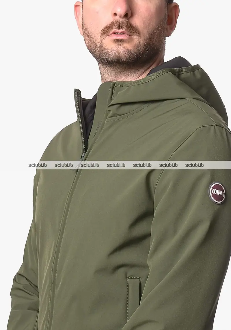 Giubbotto Colmar uomo verde scuro leggero in softshell con cappuccio
