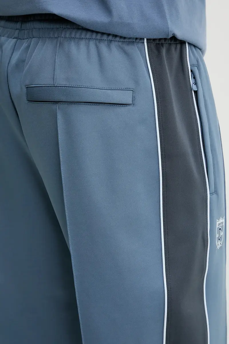 pantaloni della tuta uomo colore blu con applicazione 10027328-A01 miniatura 4