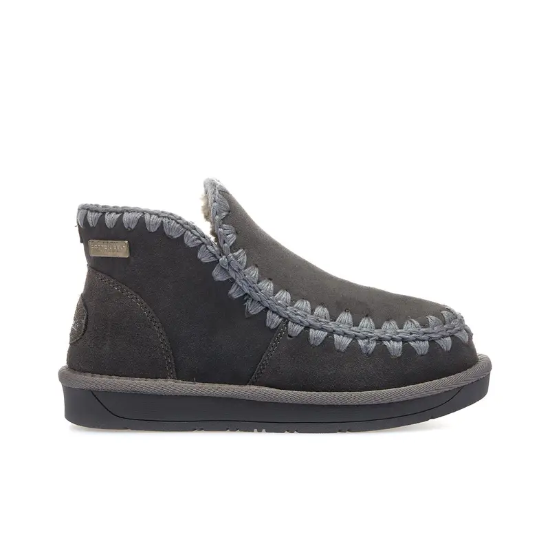 Stivaletti grigi con ricami e interno in peluche