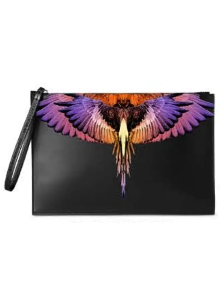 pochette in ecopelle nera con stampa ali multicolor