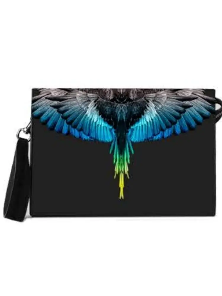 pouche piramidale in ecopelle nera con stampa ali blu chiaro