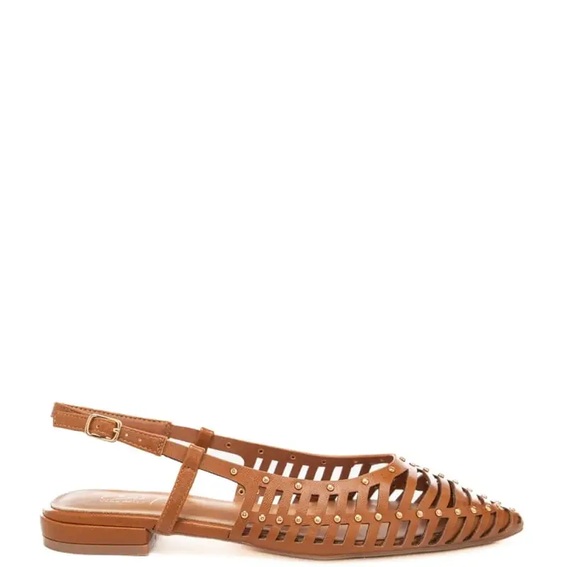 slingback bassi da donna con tomaia laminata traforata e borchie cuoio