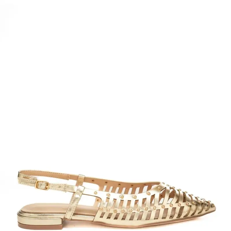 slingback bassi da donna con tomaia laminata traforata e borchie platino