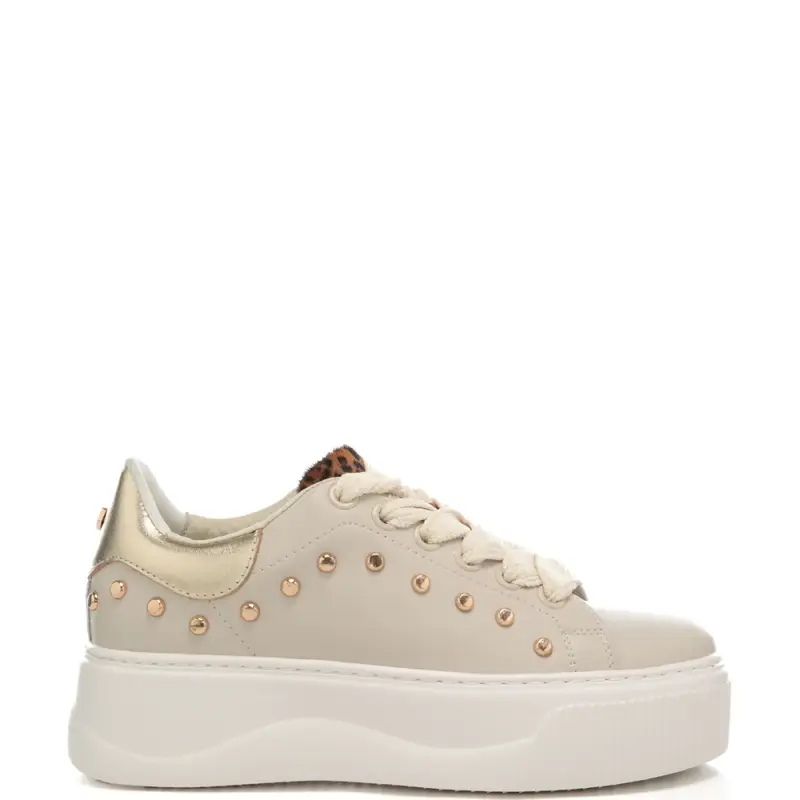 sneakers da donna in vera pelle con inserti animalier, laminati e borchie bianco oro