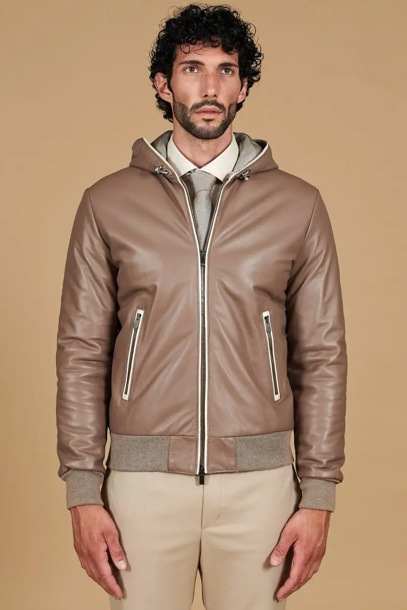 Bomber in pelle fango con cappuccio profili a contrasto D Arienzo, Seleziona Fango