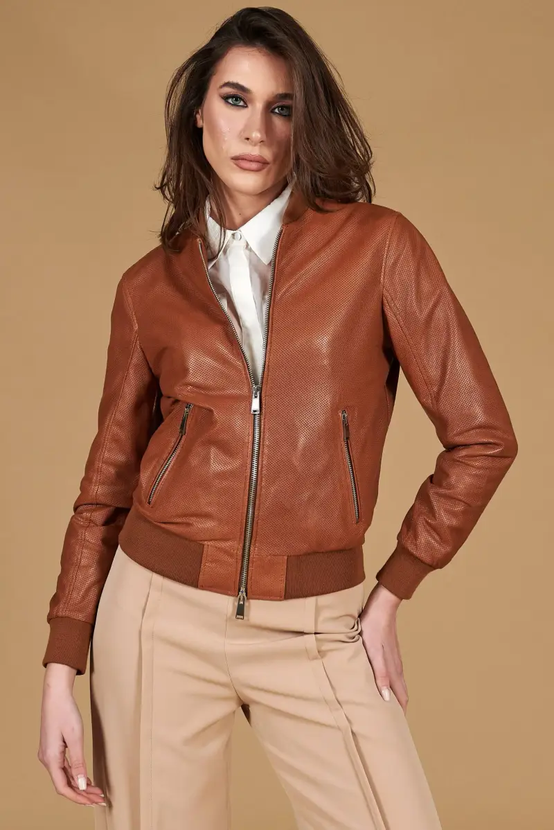 Bomber in pelle traforata color cuoio nappa effetto liscio D'Arienzo, Seleziona Cuoio