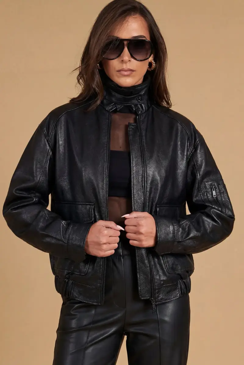 Bomber oversize in pelle raggrinzita nera con colletto in montone staccabile D Arienzo, Seleziona Nero